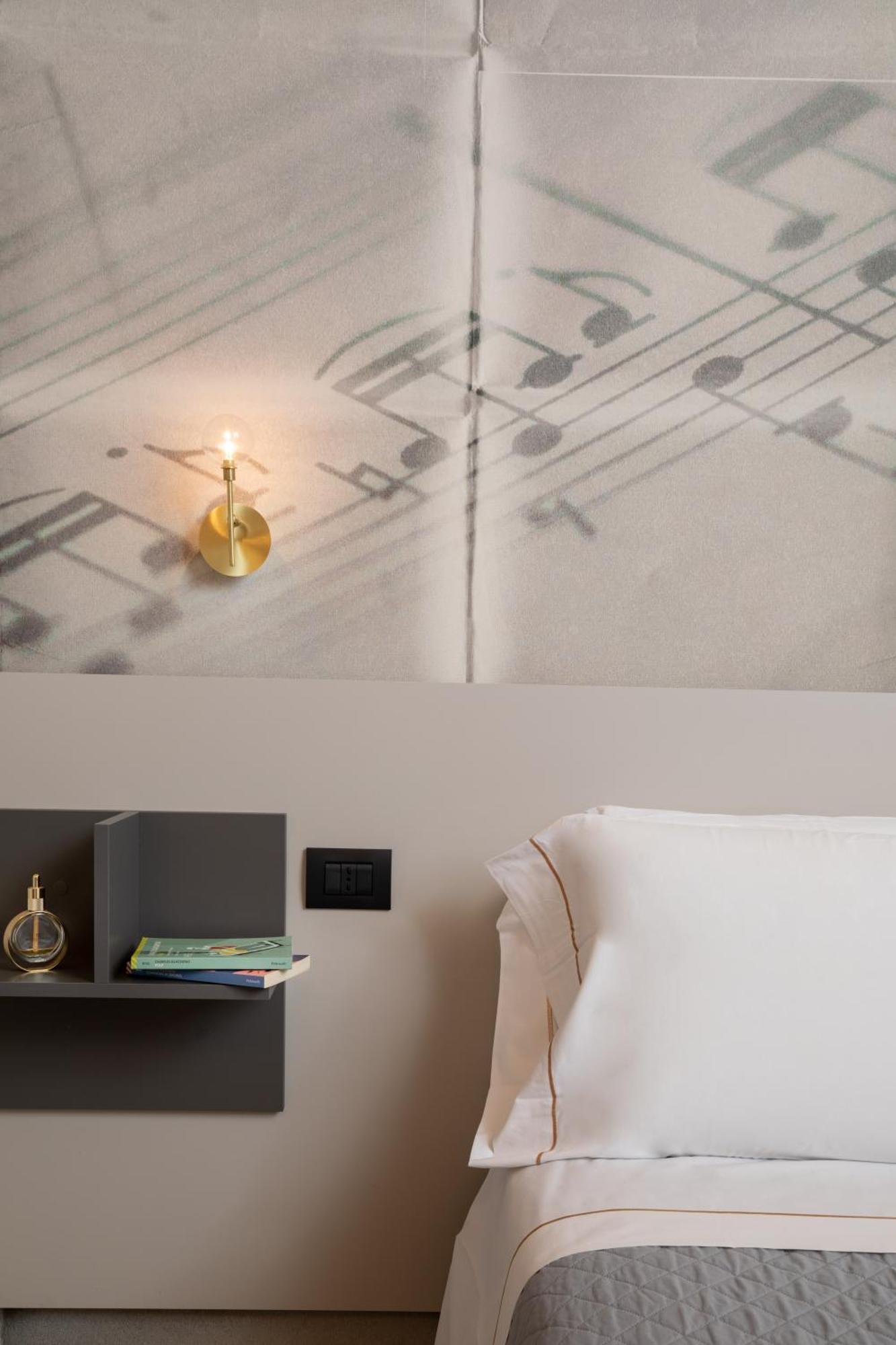 Theodore Rooms 圣特奥多罗 外观 照片